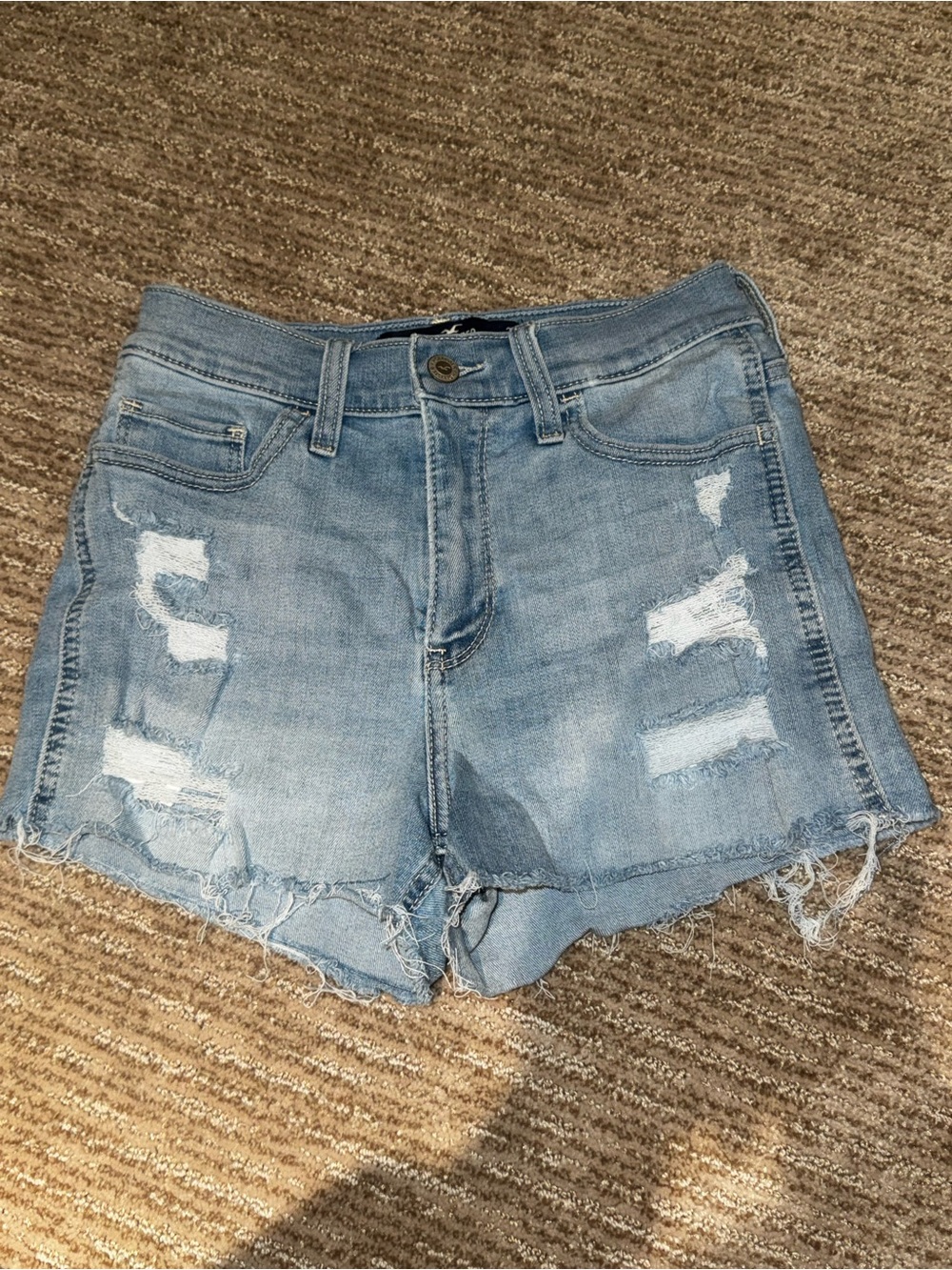 Hollister High Rise 3’ Soft Strech Light Wash Distressed Denim Shorts